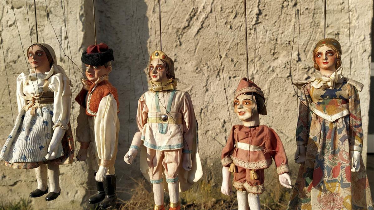 Las 24 piezas que conforman esta exposición forman parte de la colección de la compañía Svát’ovo Dividlo