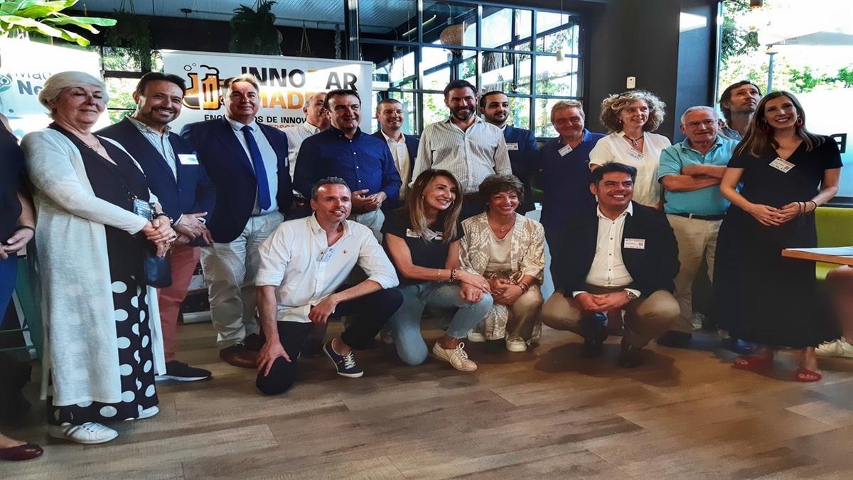 La iniciativa propone charlas motivadoras para compartir conocimiento y hacer
networking en torno a la barra de un bar