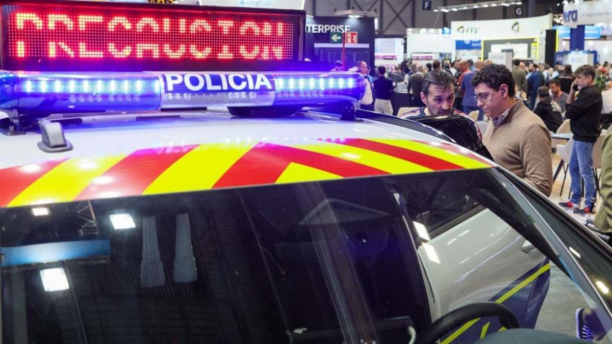 El Ayuntamiento renovará los vehículos de la Policía Municipal y adquirirá cámaras de seguridad