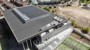 El pabellón Felipe VI cuenta con 100 KWn de placas solares