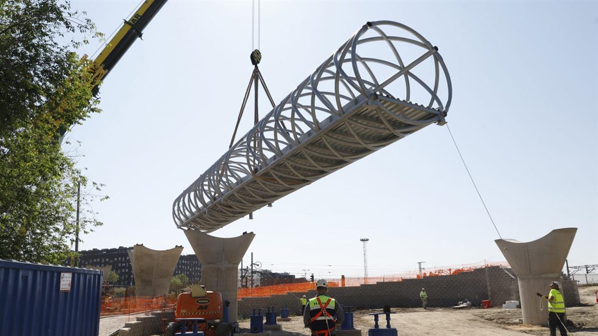 La primera de las seis partes de la infraestructura de 170m de longitud que conectará Butarque y San Cristóbal de los Ángeles 