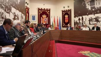 El Ayuntamiento prioriza deporte, asfaltado y espacios verdes en un plan que busca modernizar el municipio y mejorar la calidad de vida vecinal