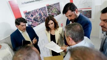 La presidenta de la Comunidad ha asegurado que Las prioridades del Gobierno regional son la seguridad y el bienestar de las familias afectadas por la línea 7B de Metro