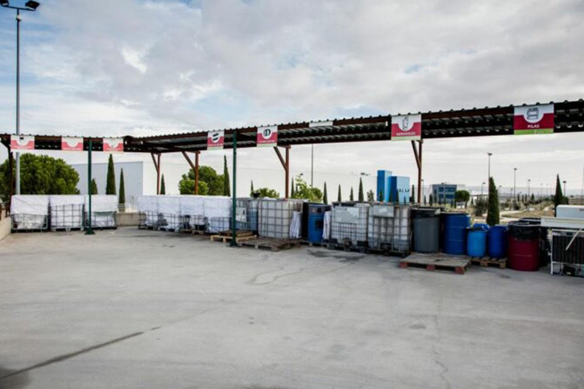 El varón manipulaba cristales para llevarlos a su depósito