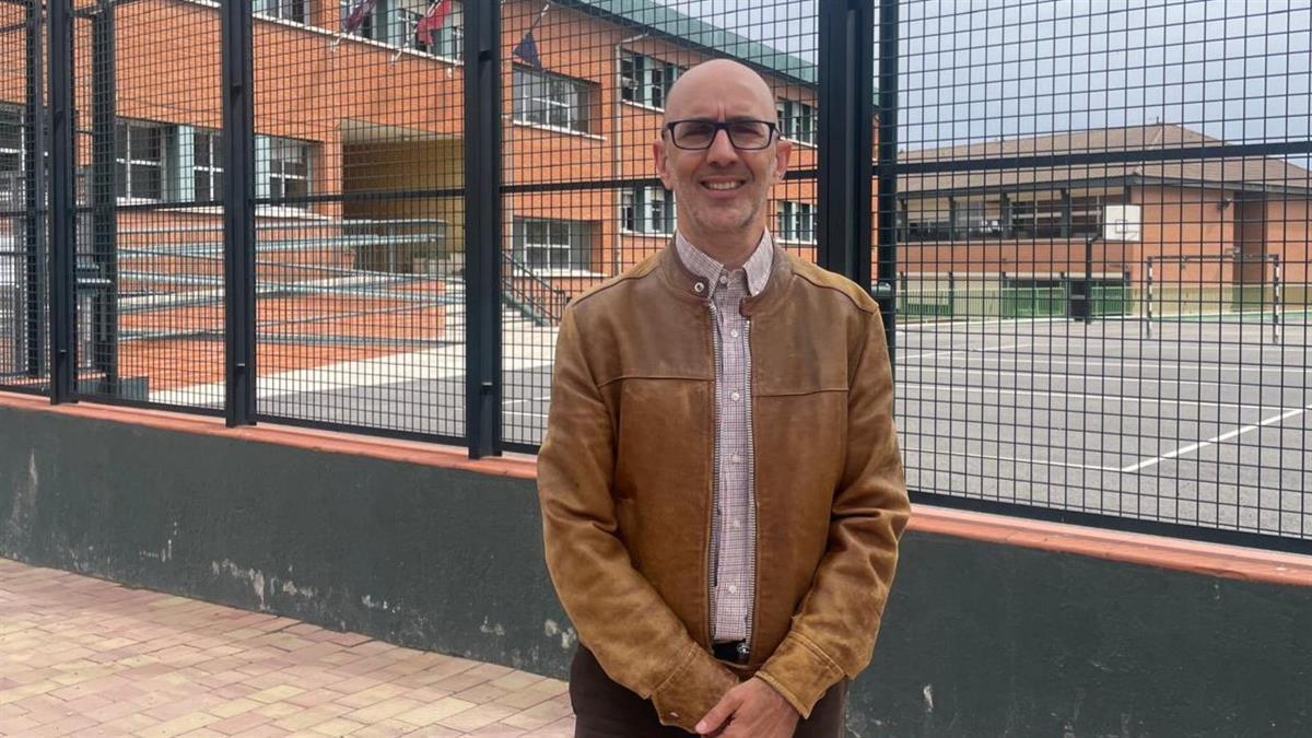 El PSOE denuncia una "falta de planificación" y el Ayuntamiento asegura que la solución propuesta "paliará los problemas de climatización en esos ocho colegios"