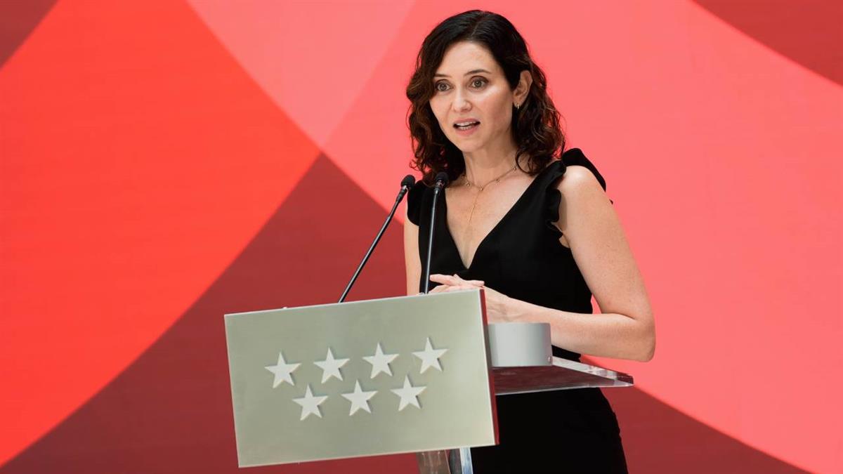 Ayuso responde así a las críticas por la medalla que entregará a Estados Unidos