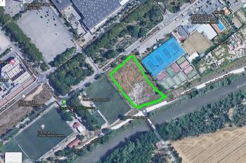 El ayuntamiento declara que no hay ninguna licencia para esos terrenos y que la parcela está destinada a instalaciones deportivas