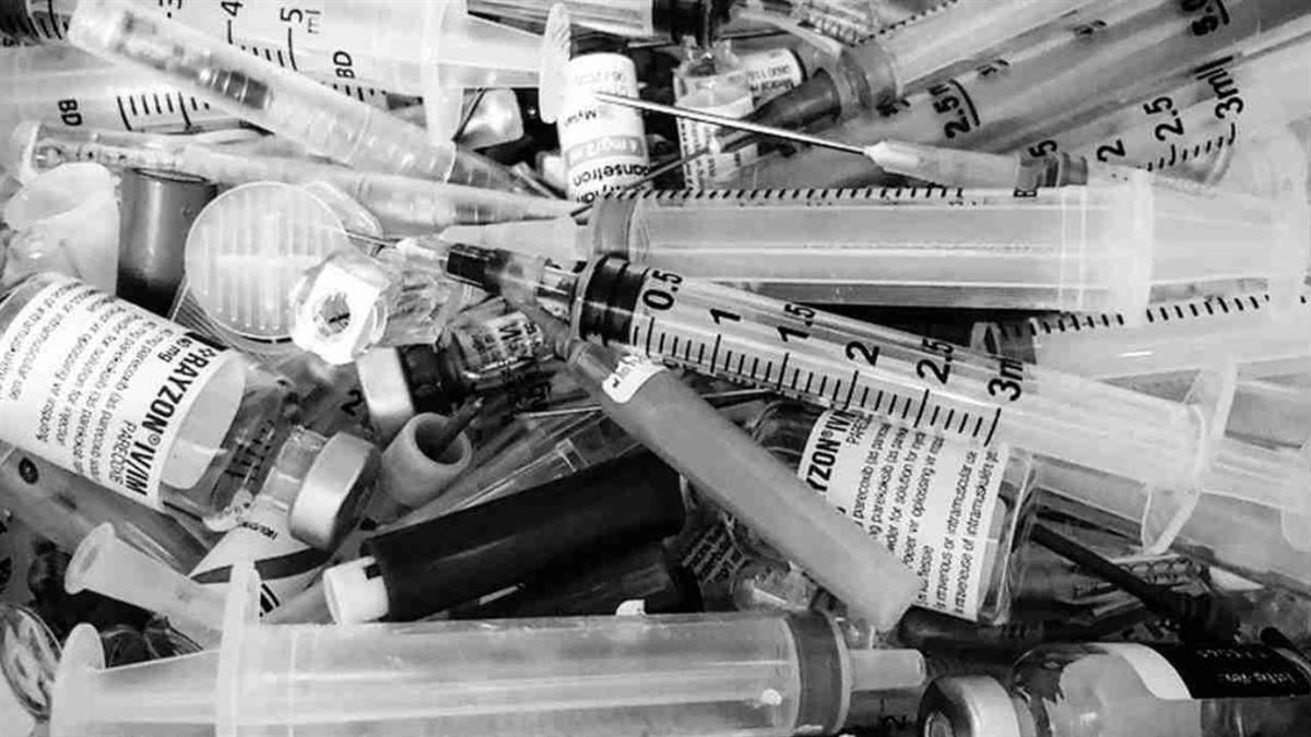 Su propósito es poder depositar las jeringuillas sanitarias