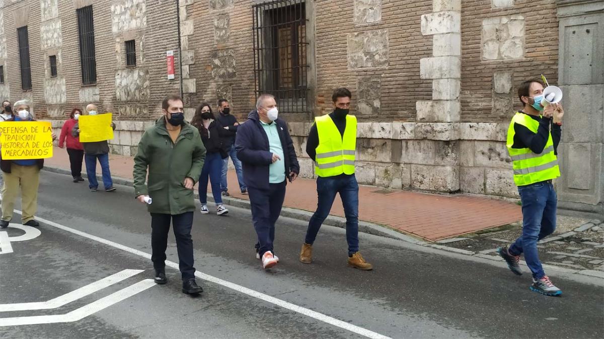 En Alcalá hay más de 400 negocios de venta ambulante cuyas familias dependen de ellos para vivir