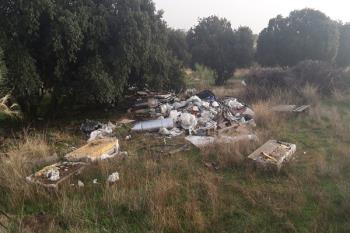 Lee toda la noticia 'Javier Úbeda pide a la alcaldesa de Alcorcón que retire los residuos del camino Pradonal'