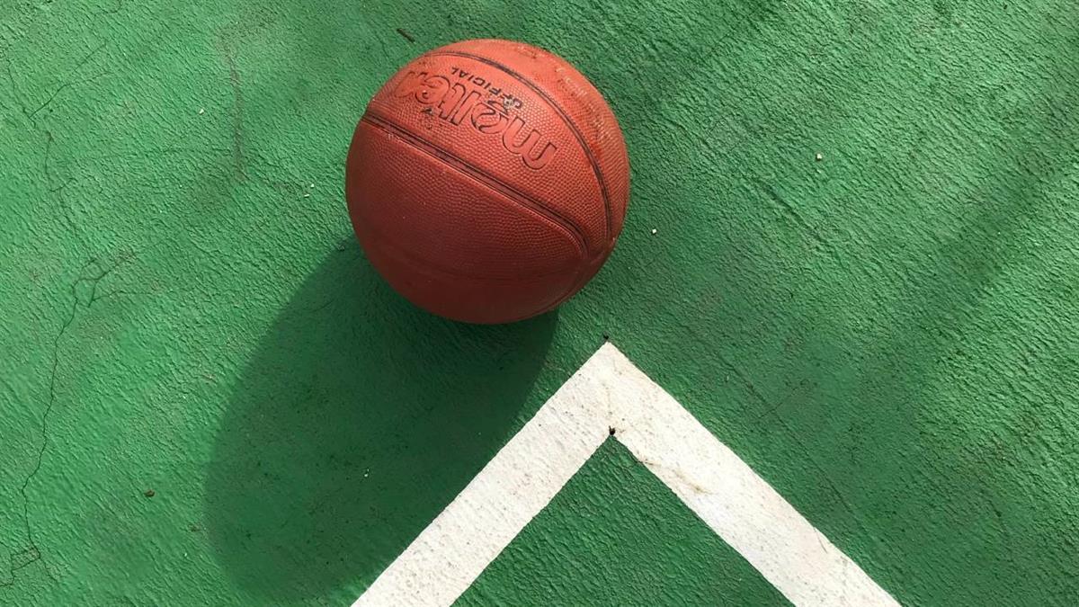 Otro mal inicio de partido de los de Boadilla, le da la victoria al C.B. Arganzuela y les aleja de
contar con el factor cancha en los cruces de Playoff.