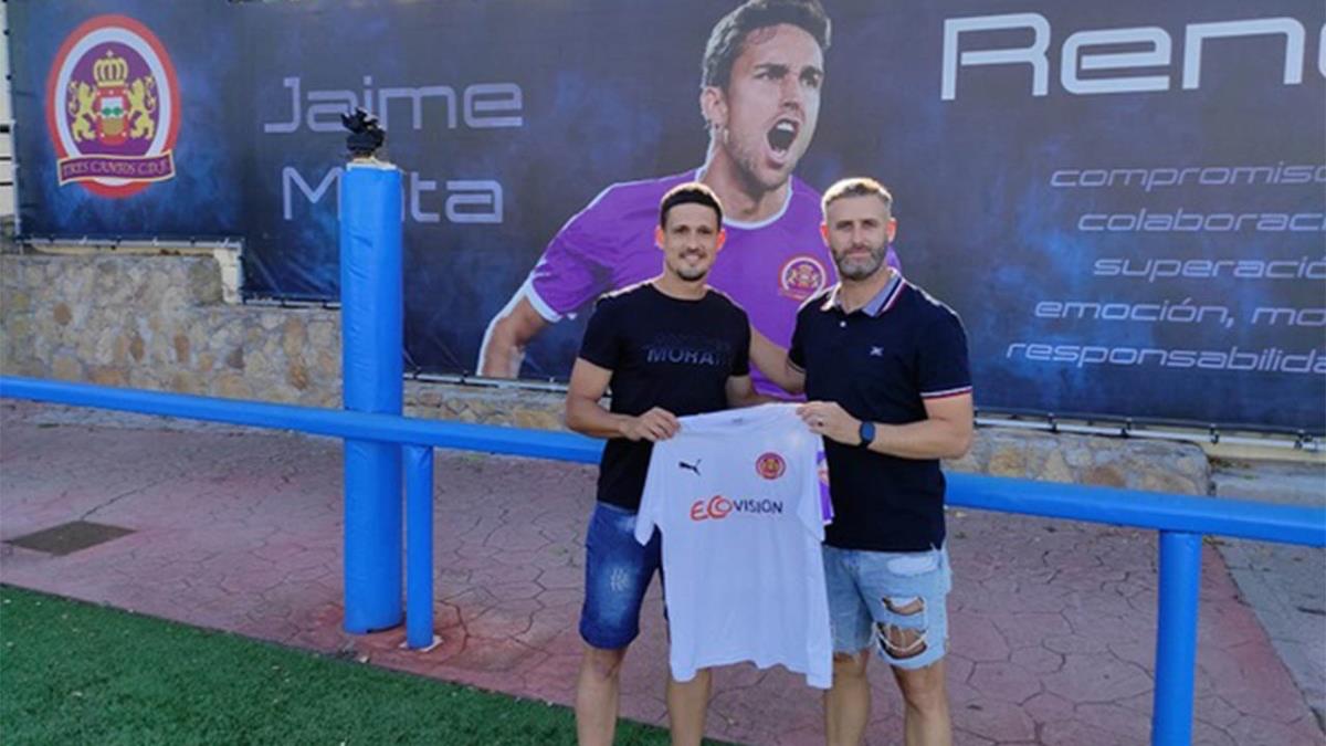 El mediocentro de 27 años procede del Complutense Alcalá
 