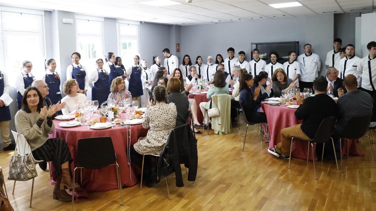 Los alumnos de la escuela de hostelería y turismo Simone Ortega realizaron diversas elaboraciones culinarias