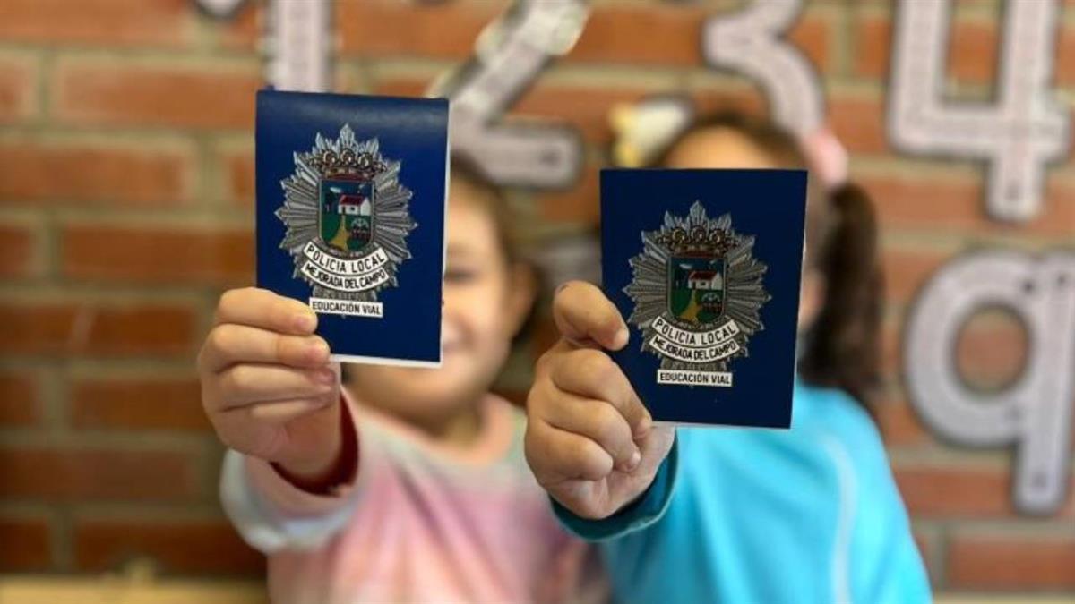 Los más pequeños jugaron con un ‘gran paso de peatones’ para practicar todo lo aprendido 