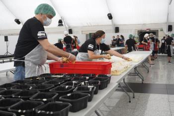 En el Mirador de Cuatro Vientos estos jóvenes aprenden a cocinar y elaboran cada día 3.000 menús 