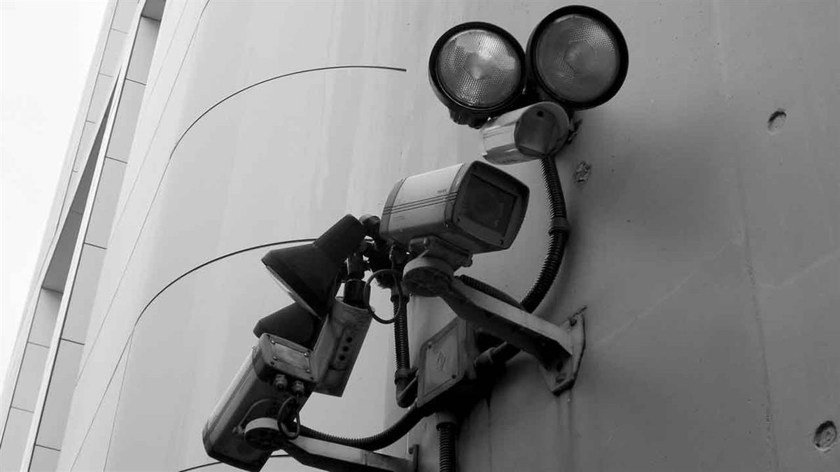 Juan Angulo, líder de Podemos, se cuestiona la necesidad de instalar lectores de matrícula y la importancia de salvaguardar los datos que recopilen 