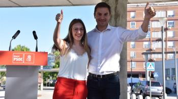 El candidato regional ha acompañado a la candidata socialista a la Alcaldía, Silvia Lucena, en la presentación de su candidatura 