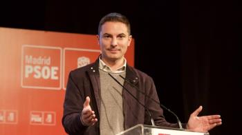 El socialista critica la medida anunciada por la presidenta de bajar medio punto del IRPF la próxima legislatura