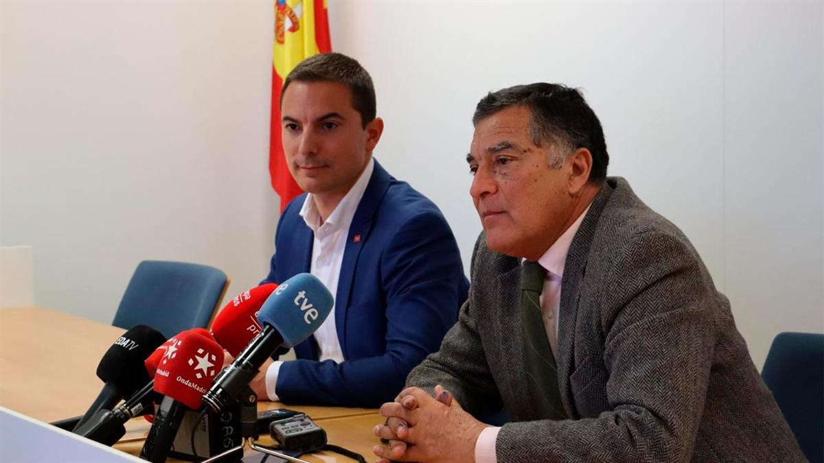 La presidenta ha sacado al padre de Juan Lobato en el pleno