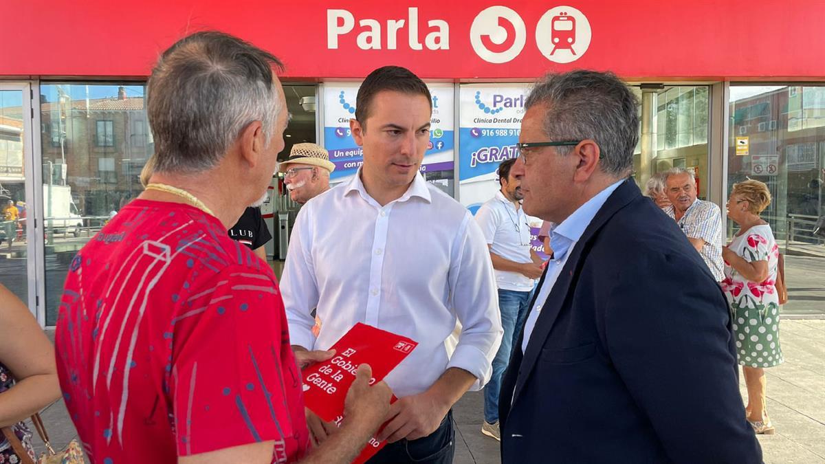 El secretario general del PSOE-M ha visitado la ciudad y ha lanzado un mensaje a Díaz Ayuso