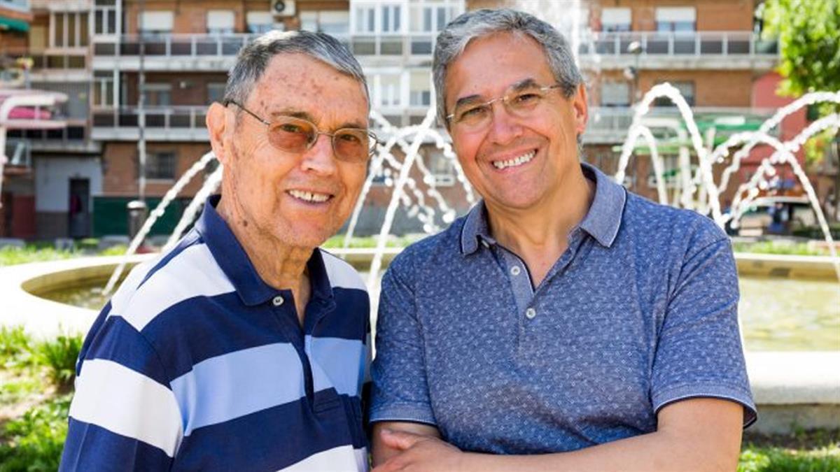 El histórico activista del movimiento vecinal de La Alhóndiga completa la candidatura municipal de este partido