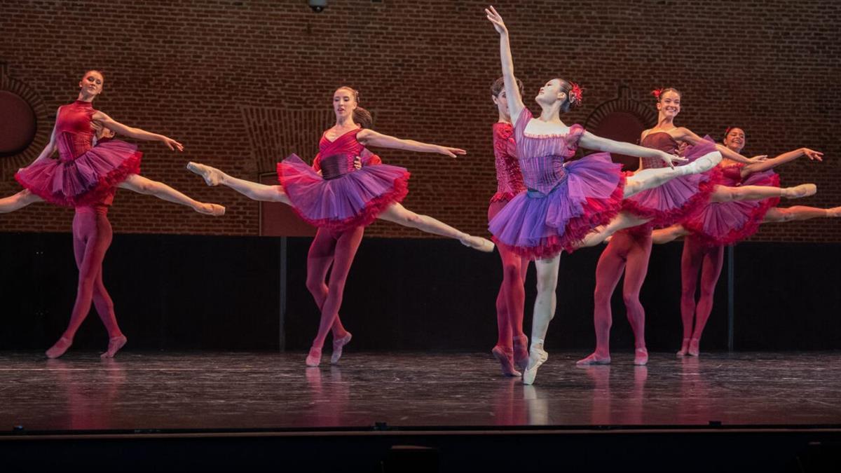 La recién creada compañía juvenil puso en pie al público del Patio Central del Centro de Cultura Contemporánea Condeduque