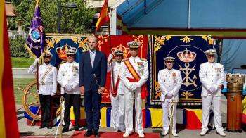 El acto ha contado con un desfile militar y un homenaje a los que dieron su vida por España