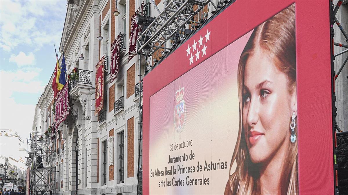 Pantallas, dulces, banderas, un aperitivo y la medalla de oro para la Princesa de Asturias