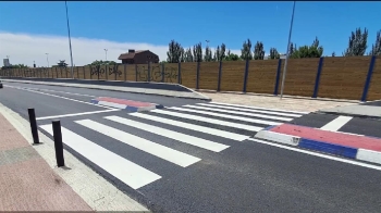 Transportes pone en servicio el nuevo itinerario peatonal del paso superior sobre la A-6
