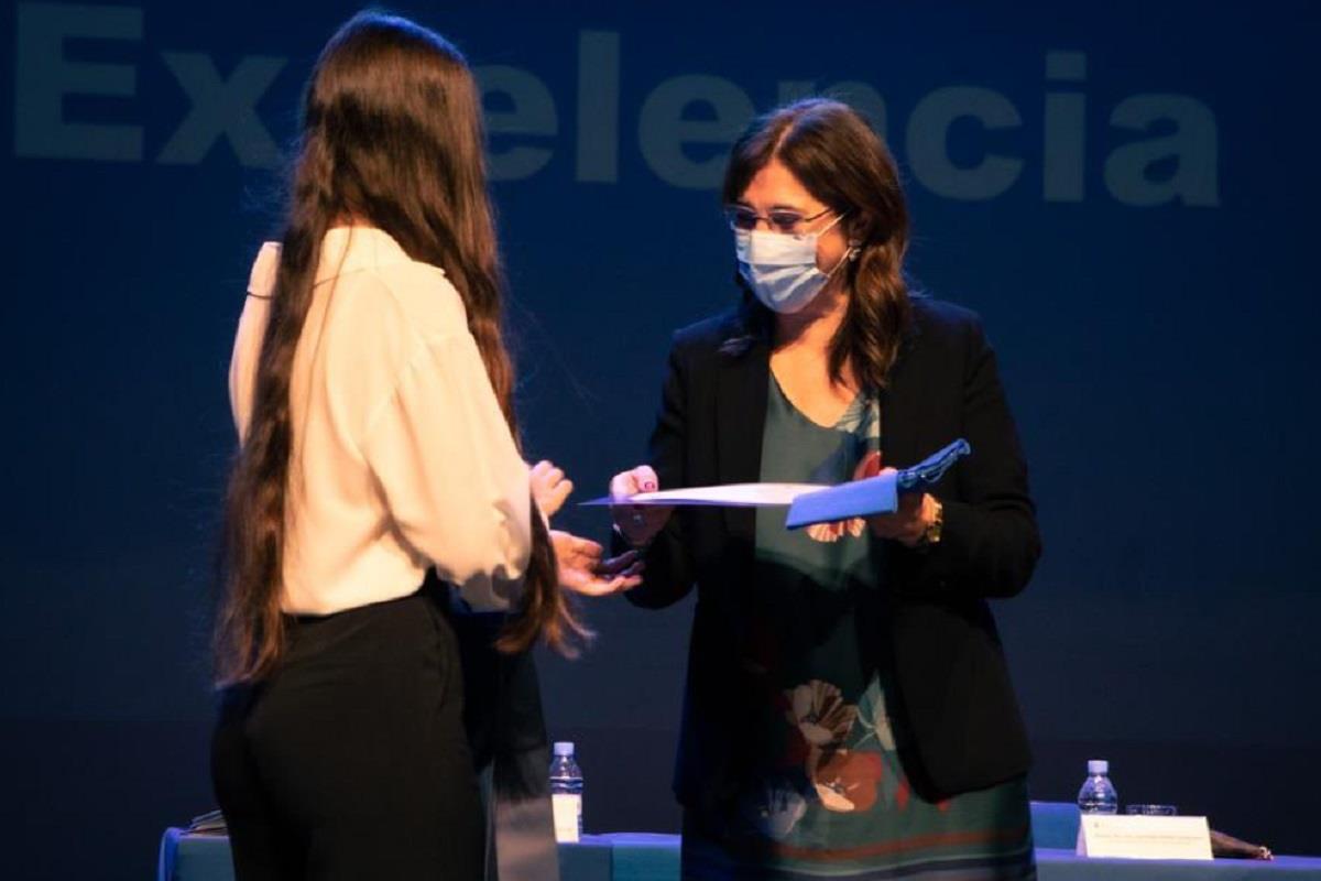 La alcaldesa ha mostrado un gran interés y emoción por el acto