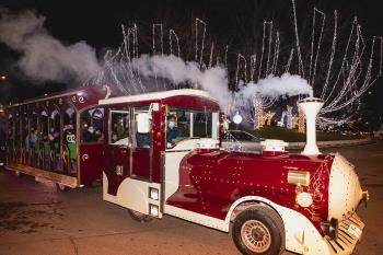 El tren está por la mañana a las 11:00 horas y por la tarde de 17:30 horas a 21:30 horas 
