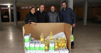 La agrupación dona más de 200 litros de aceite y leche al Banco de Alimentos Municipal