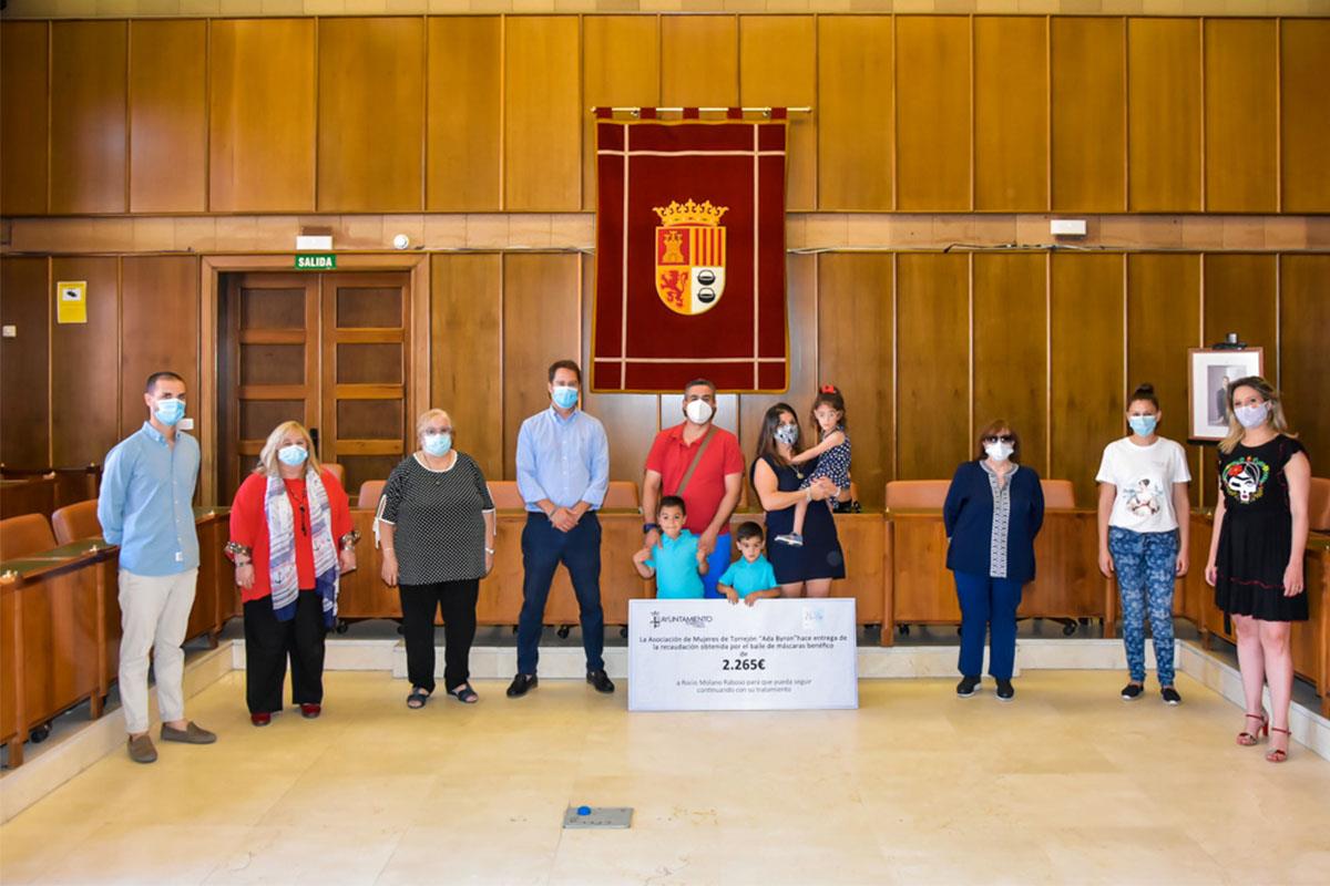 La niña torrejonera requiere de unos costosos tratamientos médicos