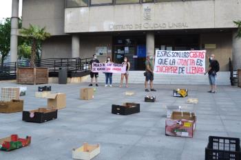 “Estas son las cestas que la junta es incapaz de llenar” exponen a modo de denuncia por el vacío de ayudas a las familias demandantes de alimentos