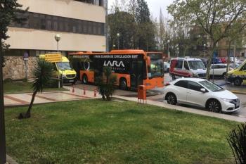 Los autobuses se desinfectan para garantizar la seguridad en los traslados