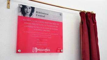 Una placa rinde homenaje a la escritora madrileña
