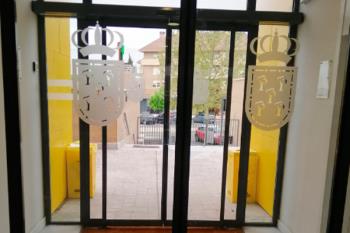 El consistorio ha sustituido las puertas por dos nuevas automatizadas