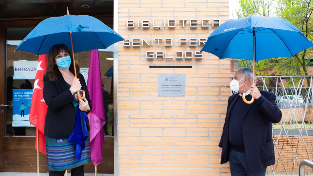 Se ha hecho oficial con el descubrimiento de un plaza conmemorativa en un acto con el biznieto del escritor y su bioógrafo