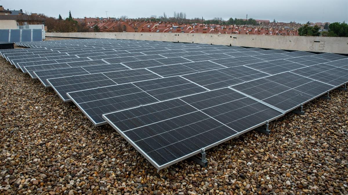 Este aumento se debe a la instalación de placas fotovoltaicas en el municipio