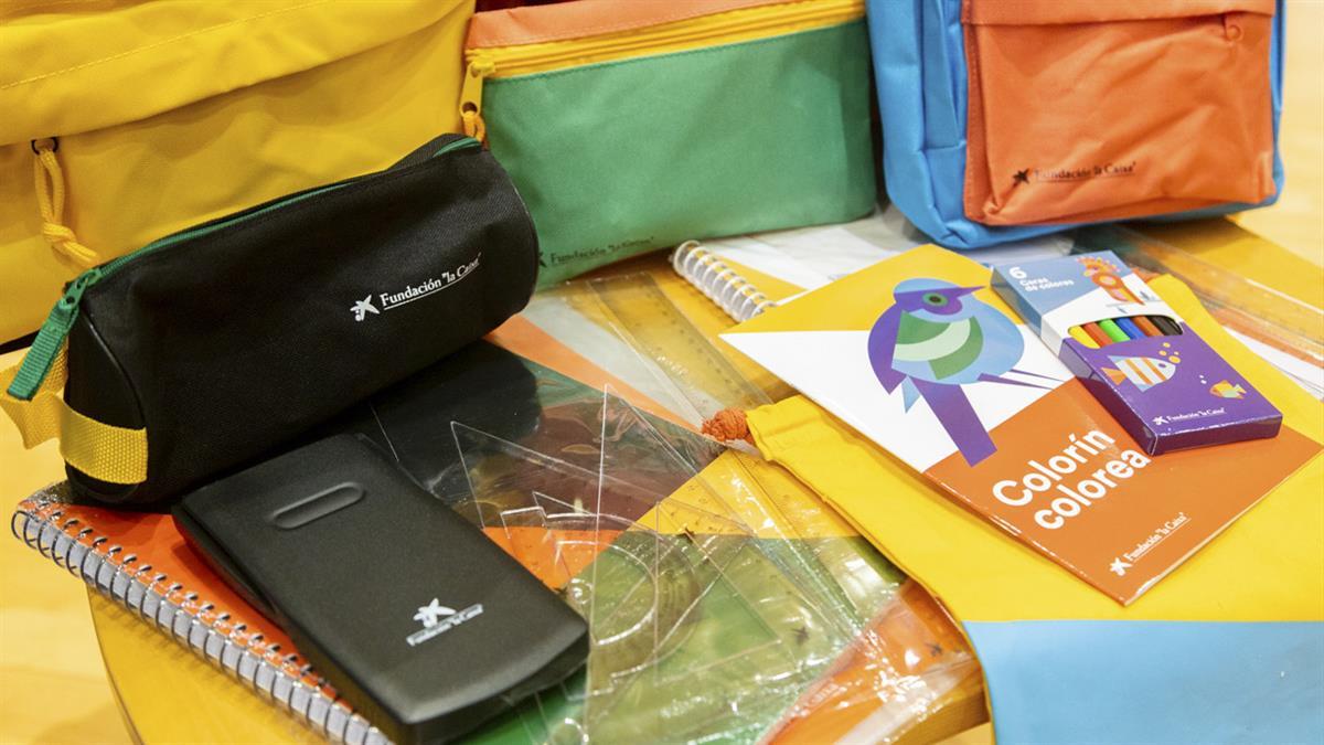 Estos lotes se distribuirán entre las asociaciones tricantinas que prestan apoyo escolar, como Finsol y Agora’s Revolution