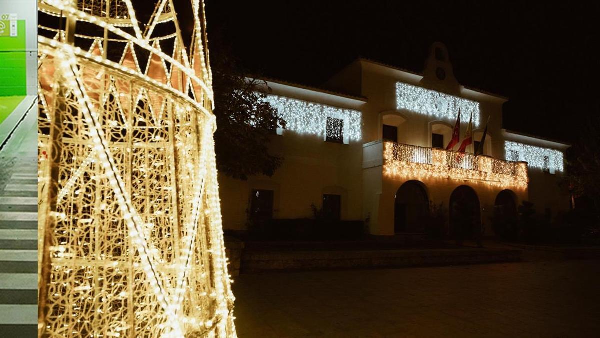 Los adornos y elementos decorativos son 100% LED