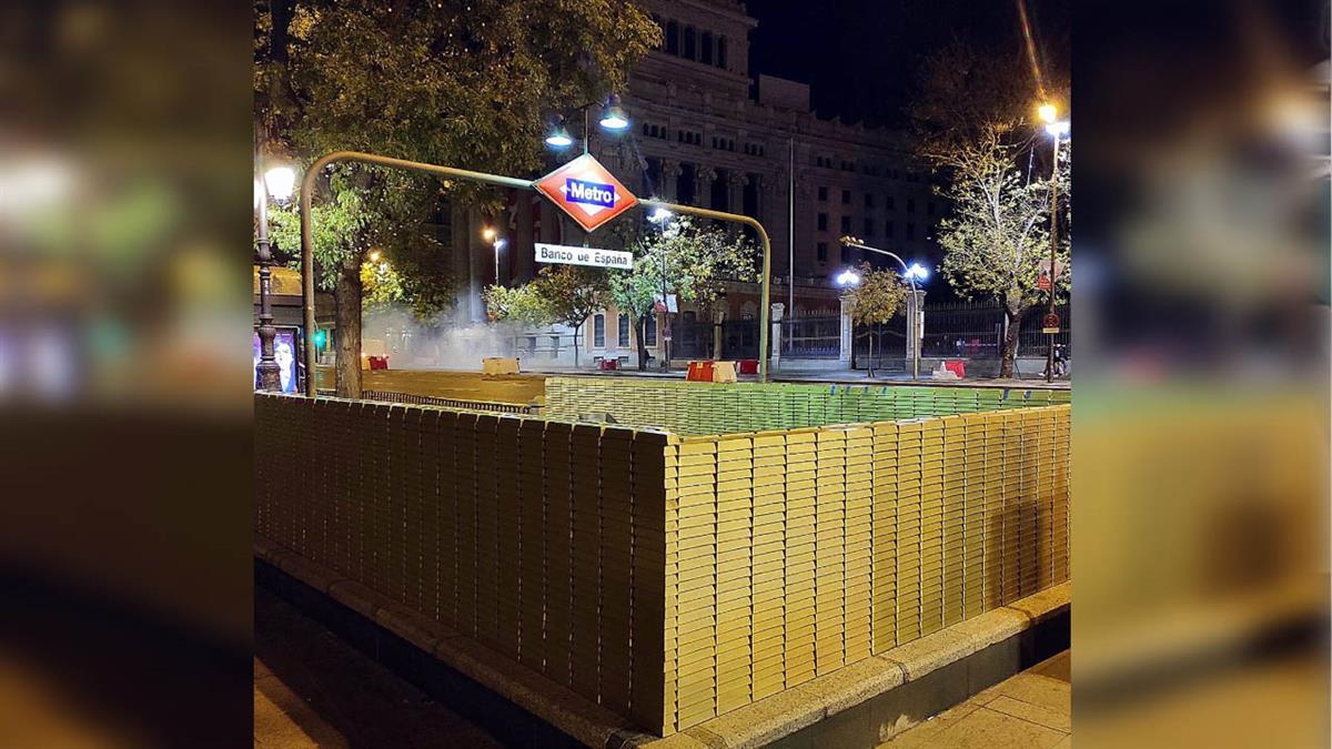 La estación se ha decorado con motivo del estreno de la segunda parte de la temporada final 