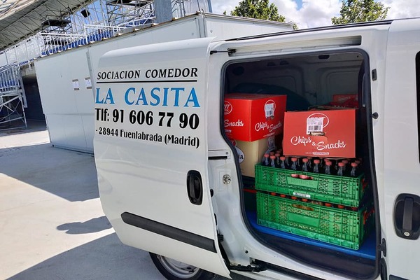 El C. F. Fuenlabrada y la Escuela de Baile 'Danzalmar' han donado productos al comedor