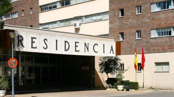 Lee toda la noticia 'La Comunidad de Madrid autoriza las visitas a los residentes vacunados en sus habitaciones'