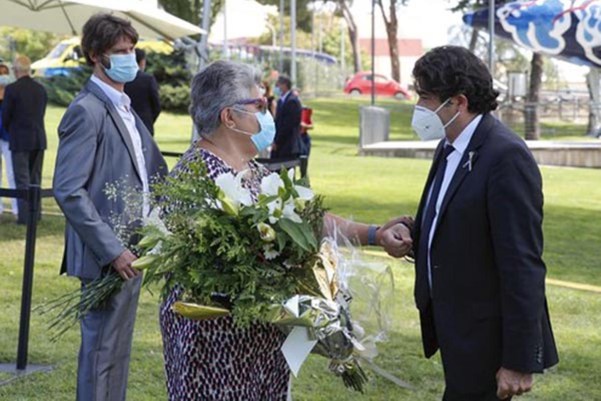 El consejero de Vivienda y Administración Local ha asistido al acto de recuerdo a las víctimas