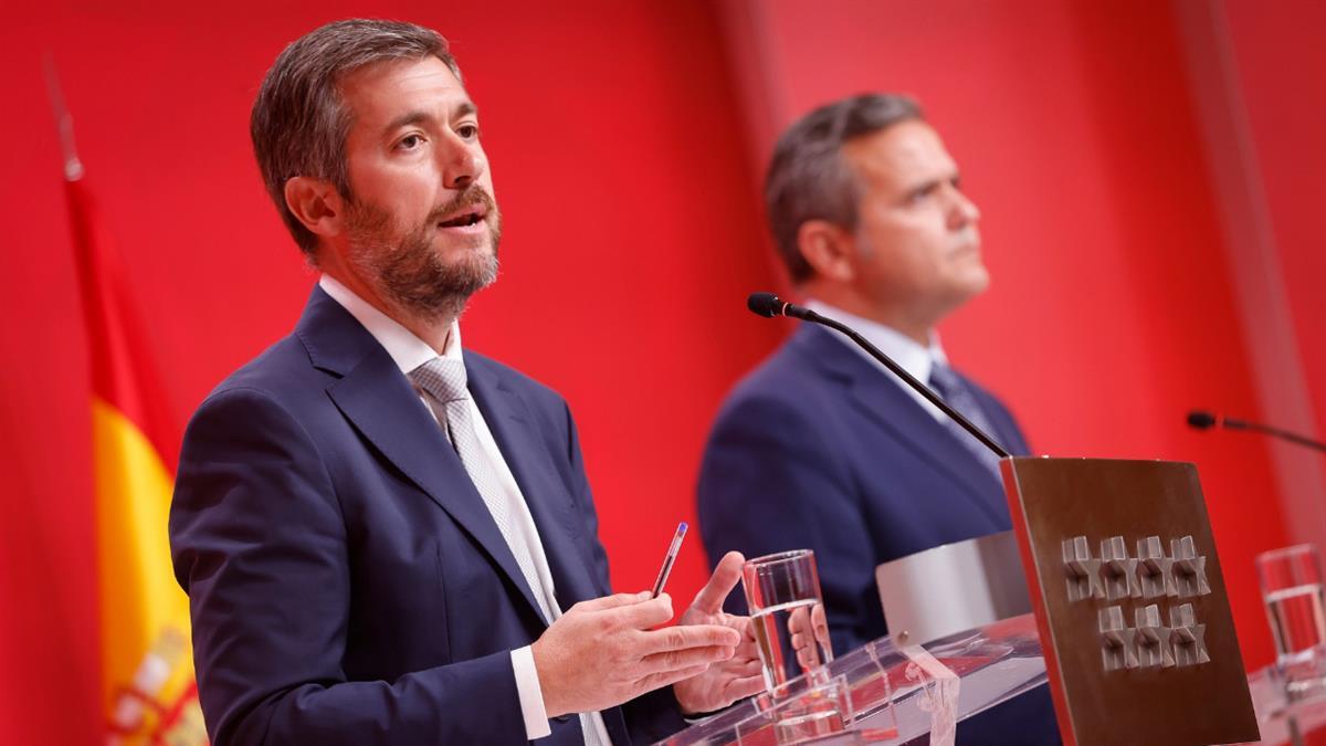 El Gobierno autonómico considera que hasta 11 apartados de 8 artículos y una disposición final van contra la Constitución Española