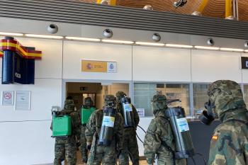 La UME está colaborando en las tareas de desinfección de las marquesinas, ya colaboró en puntos concretos del metro
