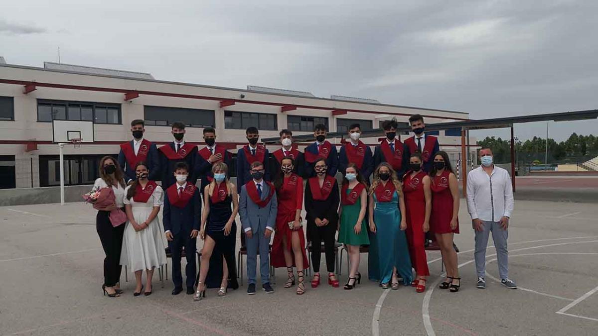 Los premios a los mejores expedientes fueron entregados por el Concejal de Educación del Ayuntamiento 