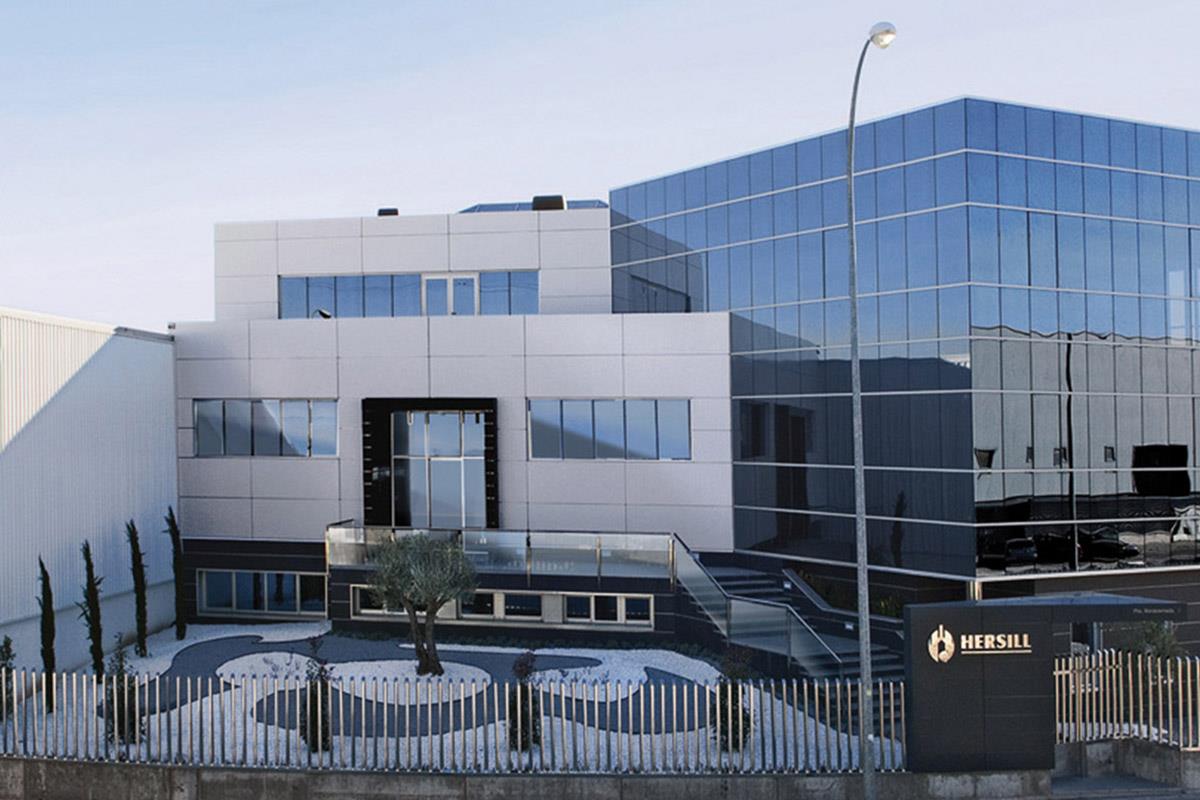 Pasa de fabricar 10 a la semana a conseguir 100 al día y se convierte en pilar económico de la pandemia