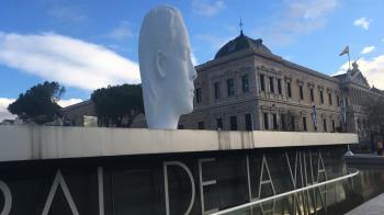 La escultura de Jaume Plensa seguirá en la Plaza Colón hasta diciembre de 2023
